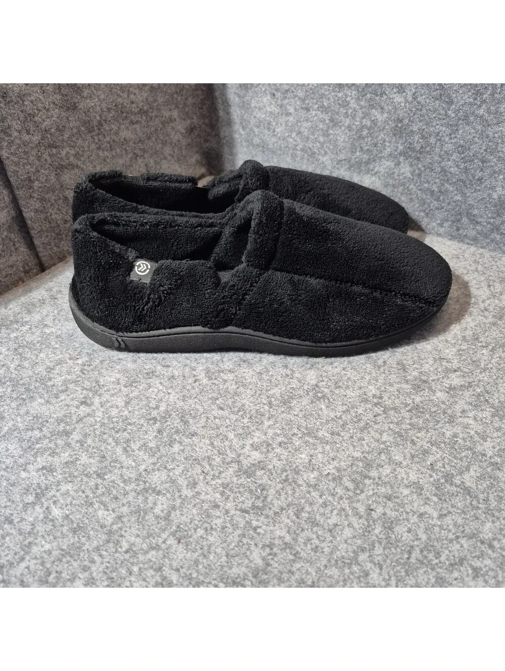 Isotoner Mens Slippers Size 9.5-10.5 Machine Washable
